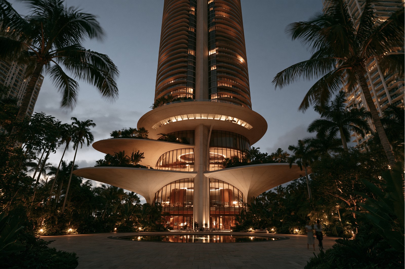 Sky Deck high rise — Flying concrete decks on a tapering stem